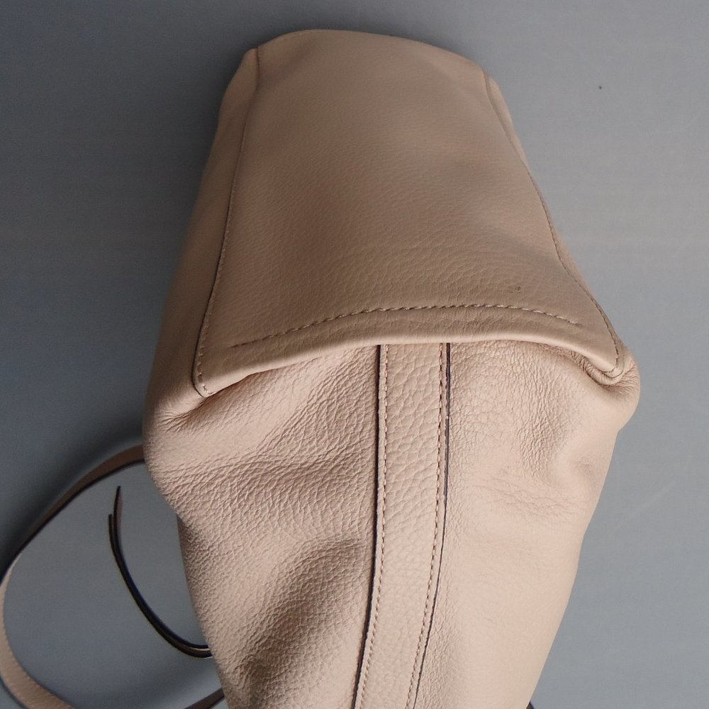 Vince Camuto shoulder bag. - Picture 10 of 16